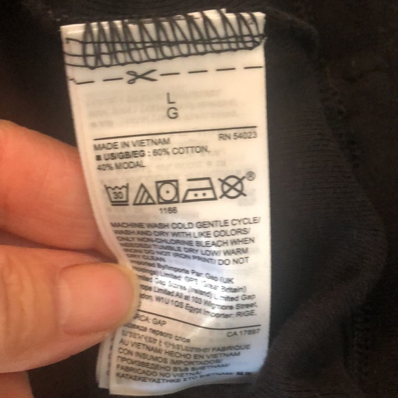 THE GAP black lightweight sweater - Picture 6 of 6